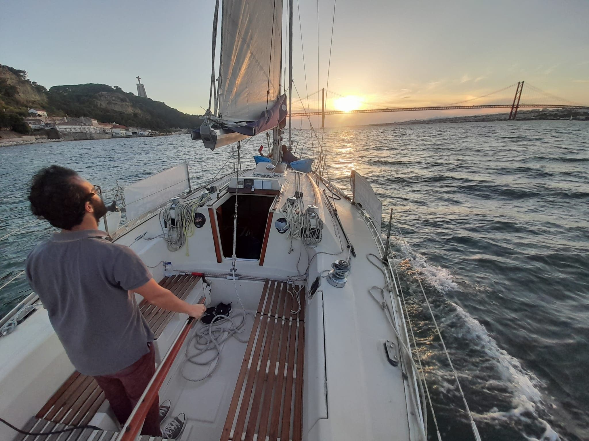 Sailing in Lisbon with Veleiro Acolhedor for Water Activities