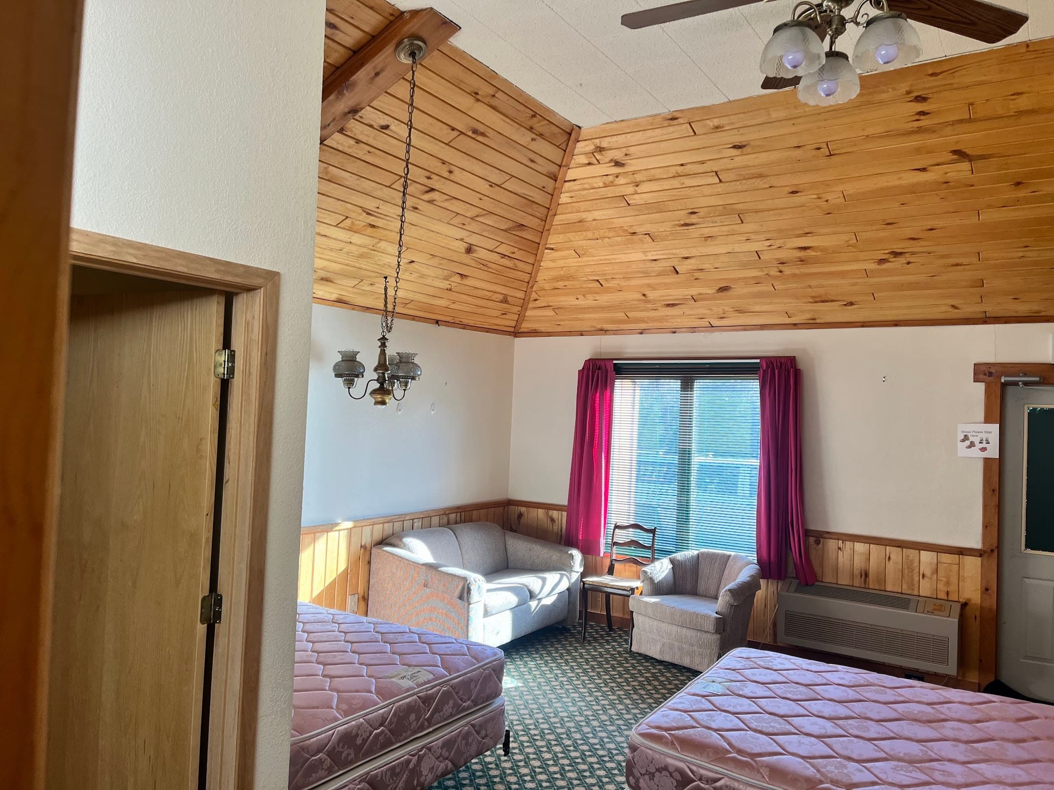 Lodge Room 1 & 2: Practical Lake Country Base Near Kabetogama Visitor Center photo 3