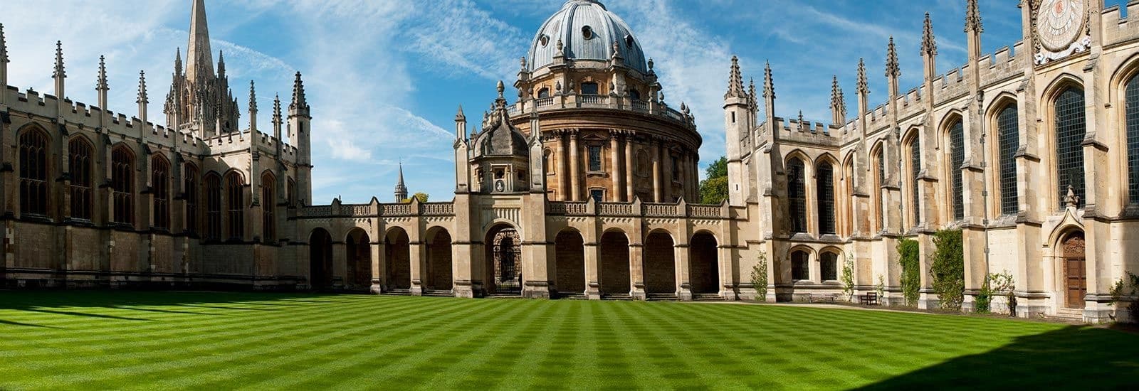 College quad panoramic lawn at historic Oxford university