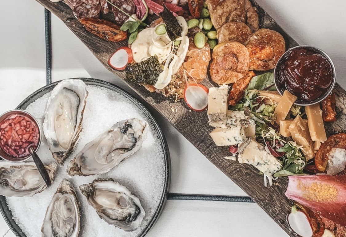 Boat Charters: Exclusive 3-Hour Private Tour in Dordrecht with Bistro Twee33