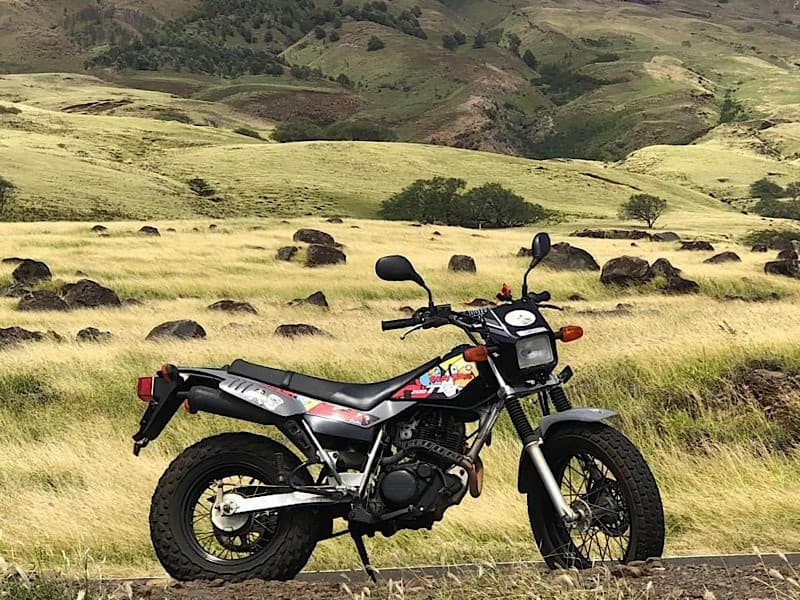 Yamaha TW200 in Kahului: Dual-Sport Rentals to Explore Maui's Backroads