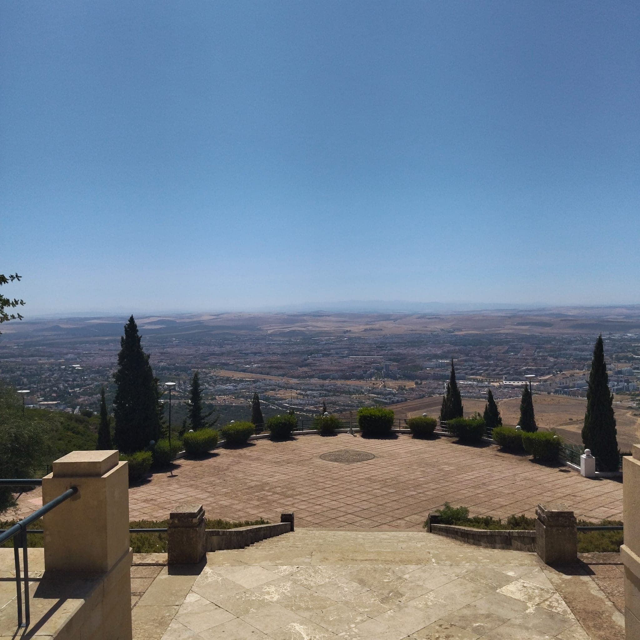 Scenic hilltop viewpoint overlooking Córdoba valley panorama