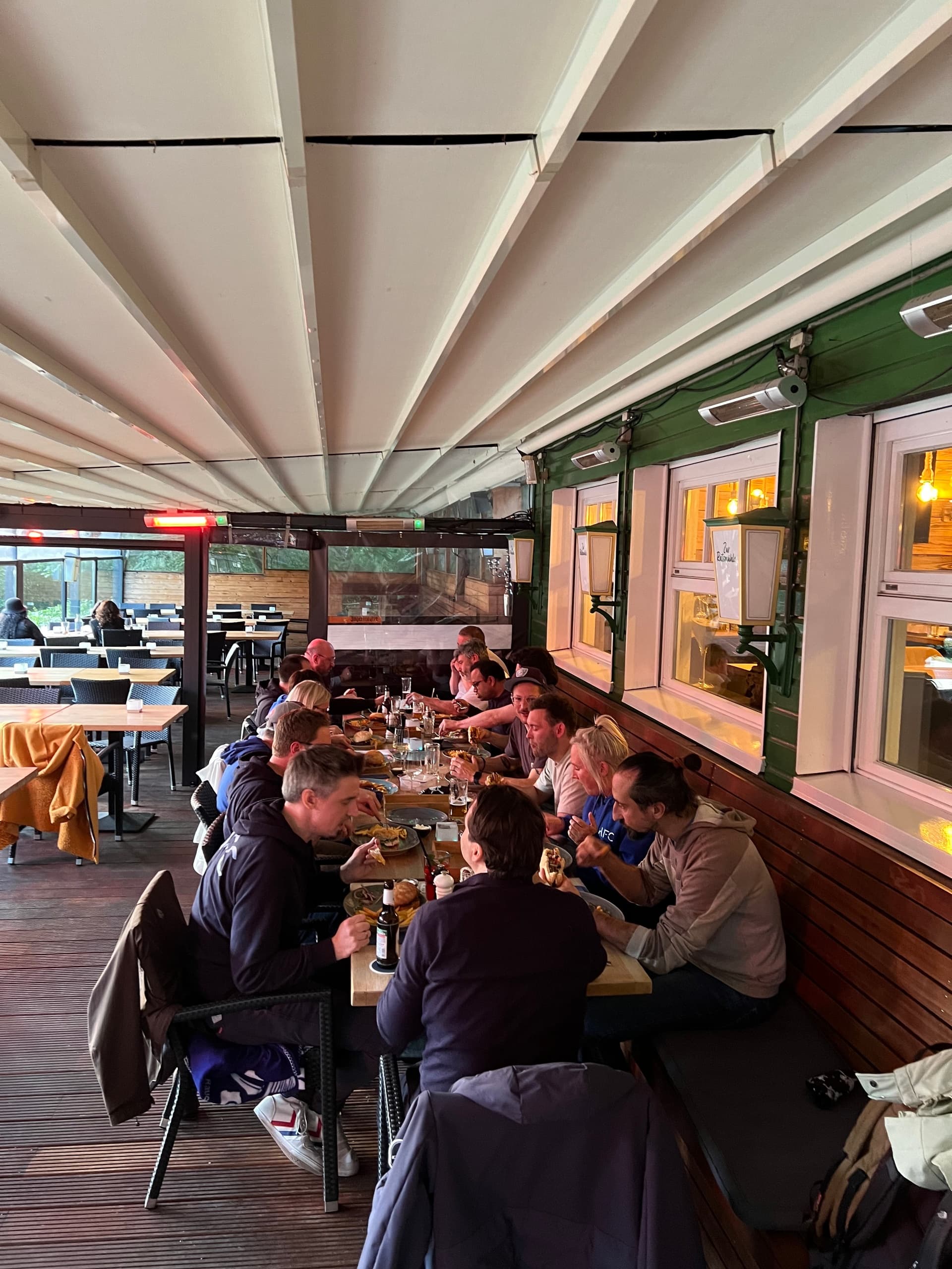 Paddle-and-Burger: Kanu & Burger Alster-Tour from KanuHelden in Hamburg photo 4