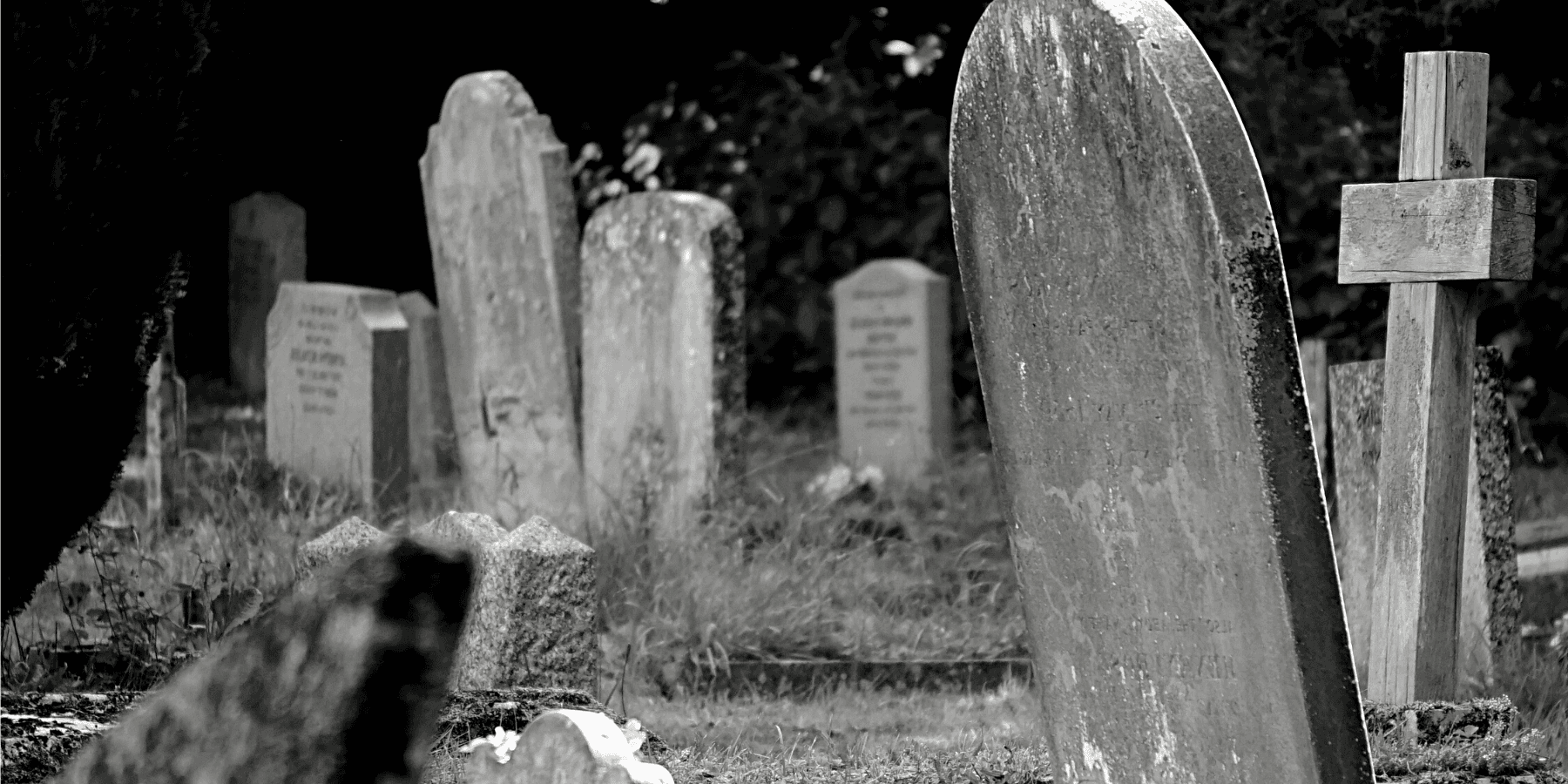 Mystic Moonlit Graveyard Ghost Tour in Stonington, CT