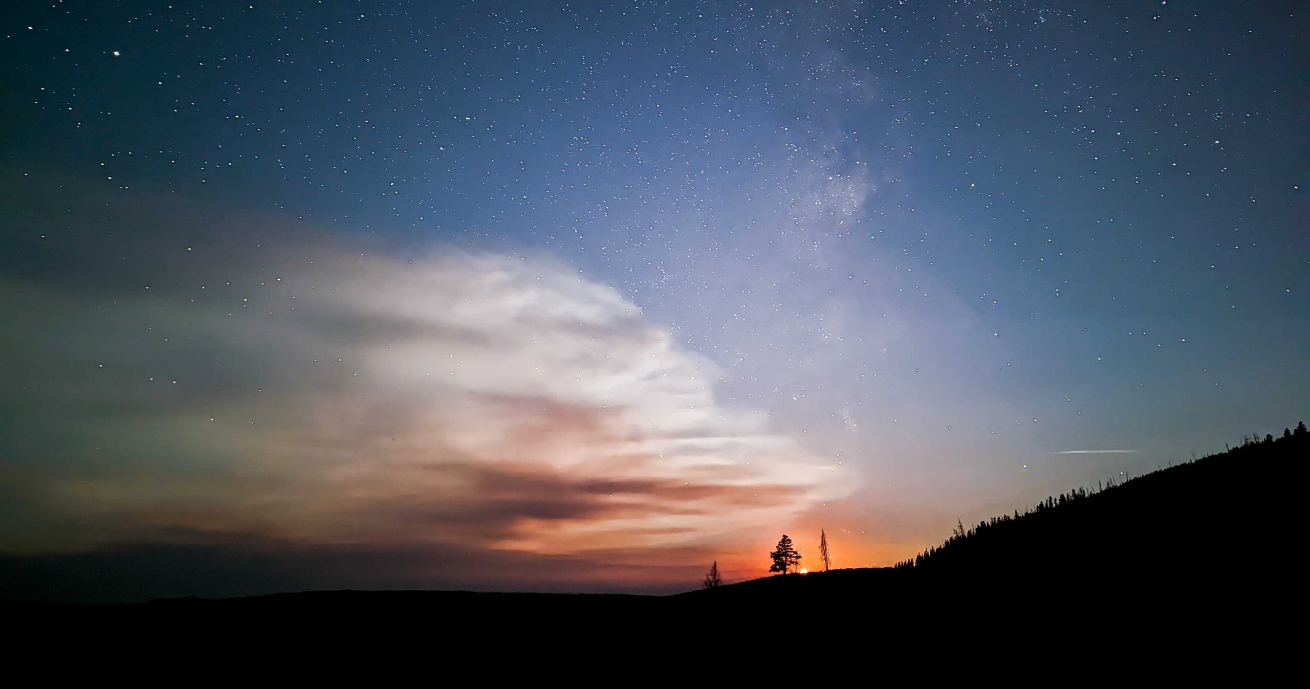 Yellowstone Stargazing Tour with Guided Night Sky Viewing