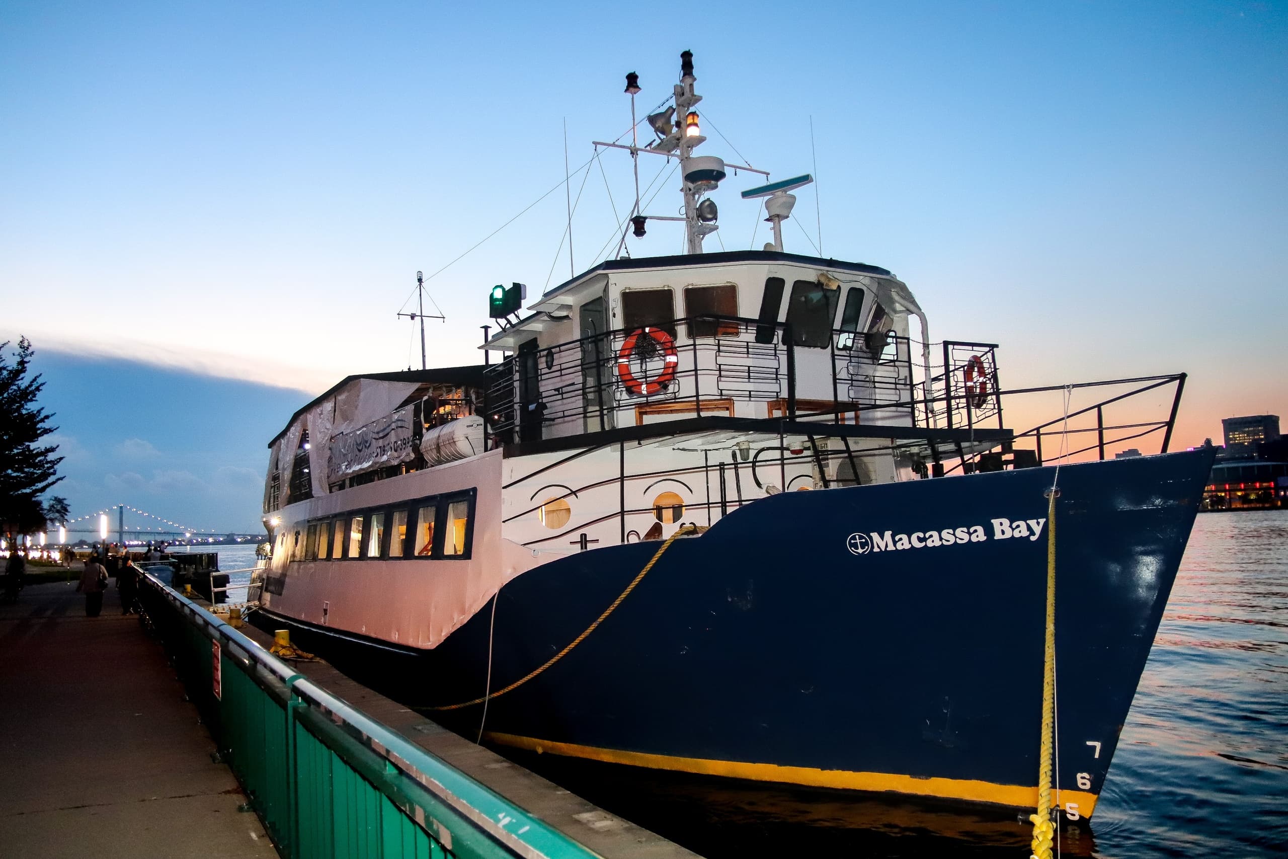 Lunch Buffet Cruise on Macassa Bay in Windsor