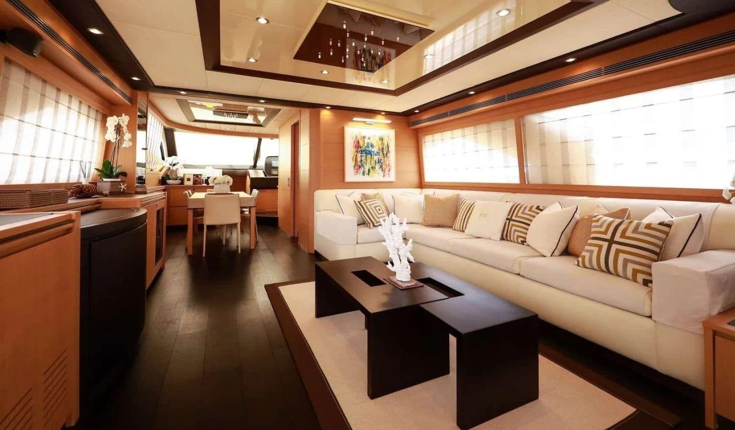 Luxury Yacht Adventure Along Italy’s Stunning Amalfi Coast