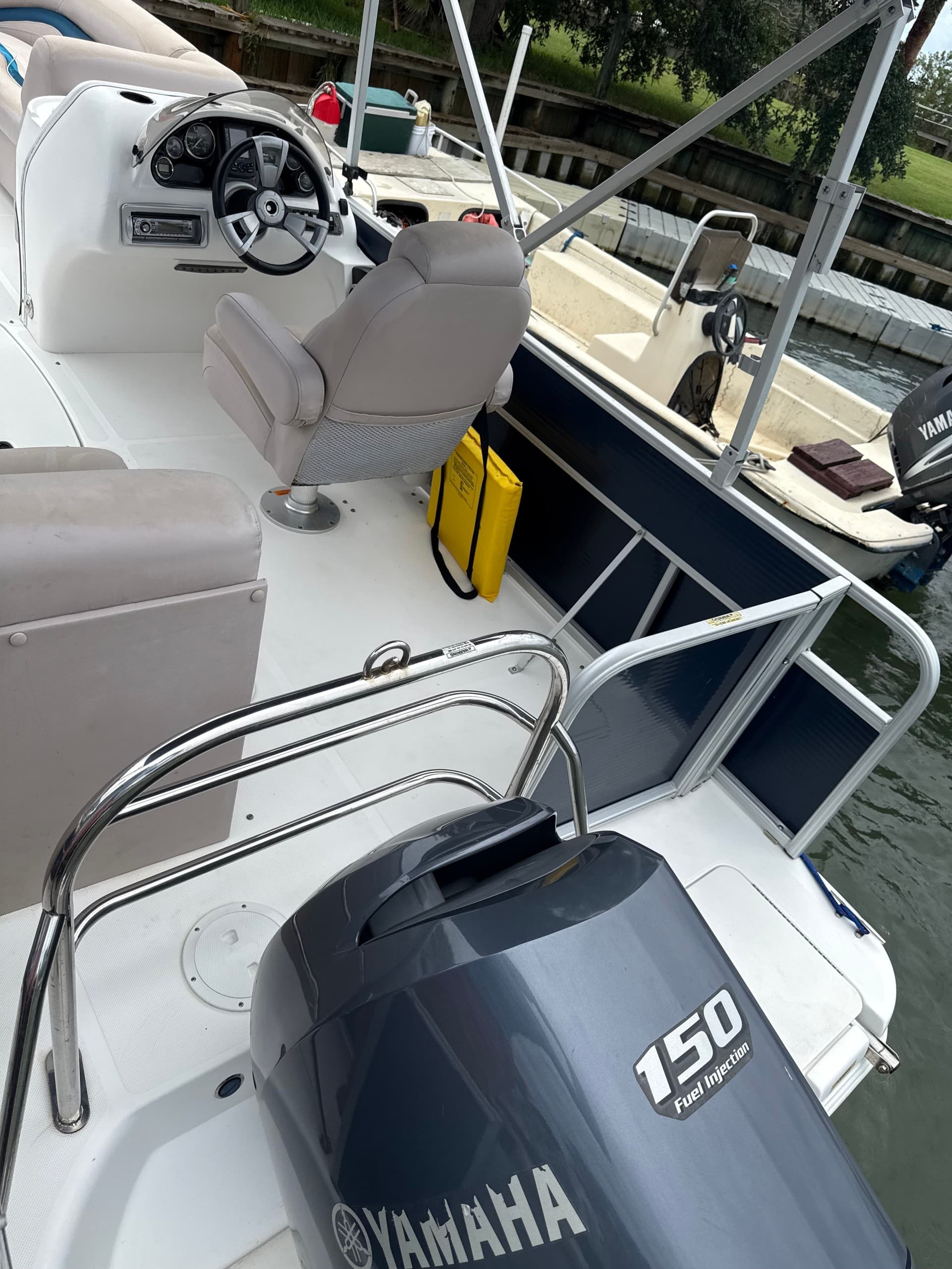 Hurricane 216 Deck Boat on Matanzas River: Sandbars, Dolphins & St. Augustine Cruises photo 4