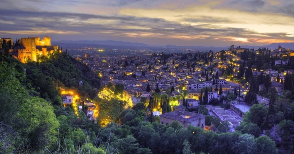 Discover Granada’s Nighttime Miradores: Illuminated Views of La Alhambra from Albaicín