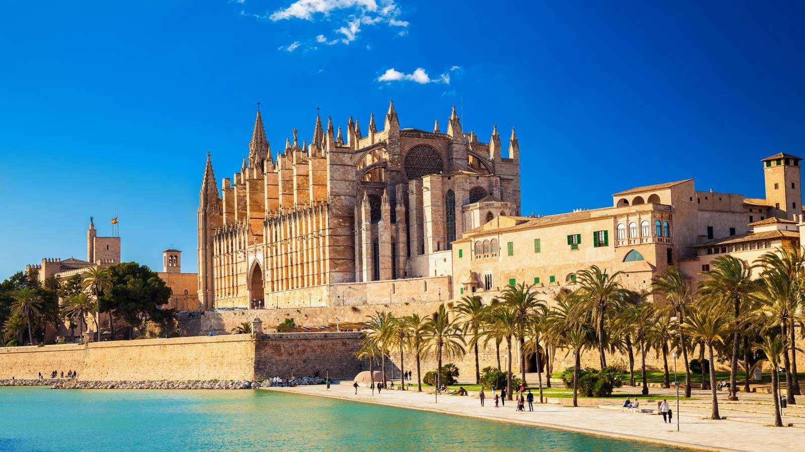Cultural City Tours in Palma de Mallorca with Tour2B