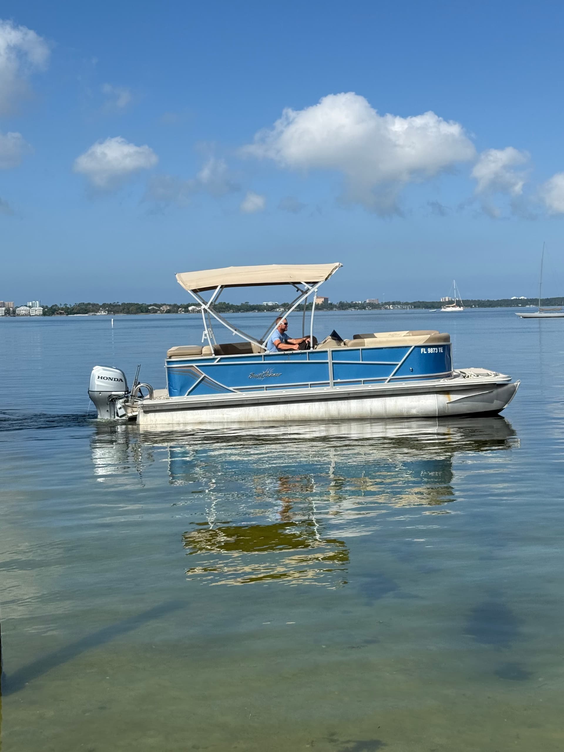 Explore Panama City with 10 Passenger Pontoon Rental