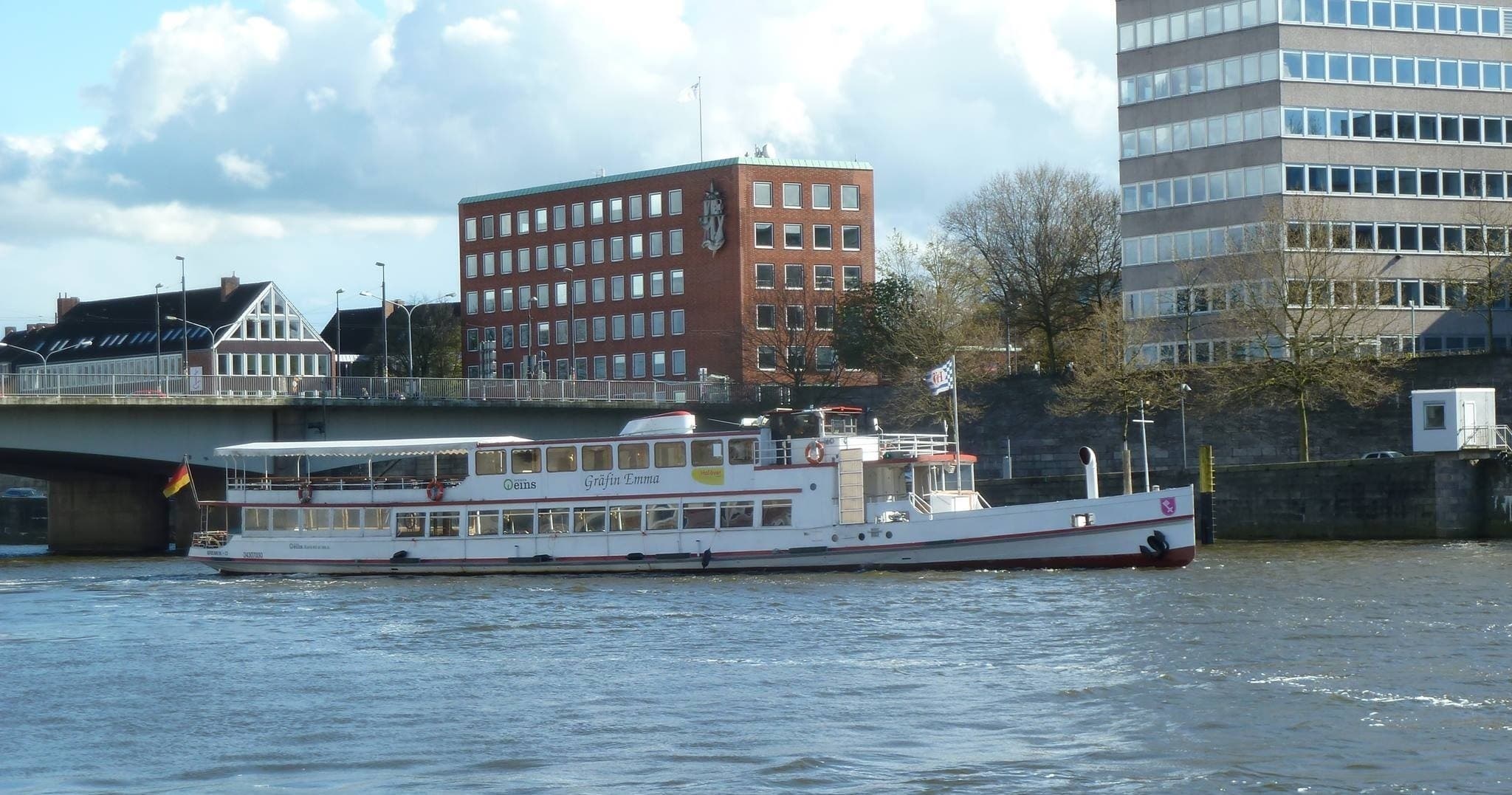 Water Travel & Scenic Boat Ride at Farge to Brake with Hal Över