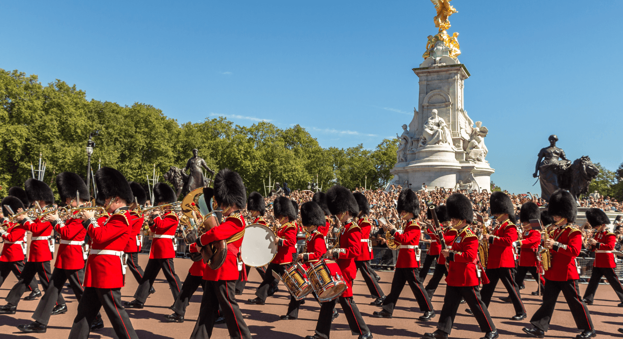 Changing of the Guard march in front of Buckingham memorial, London