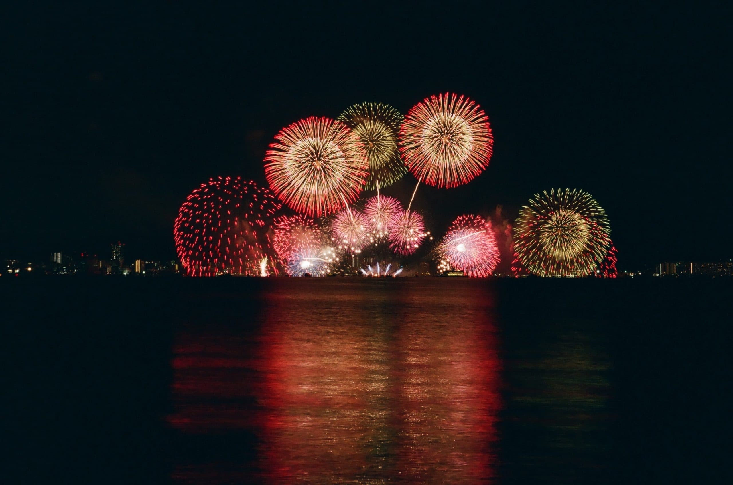 Pontoon Fireworks Tour on San Diego’s Mission Bay
