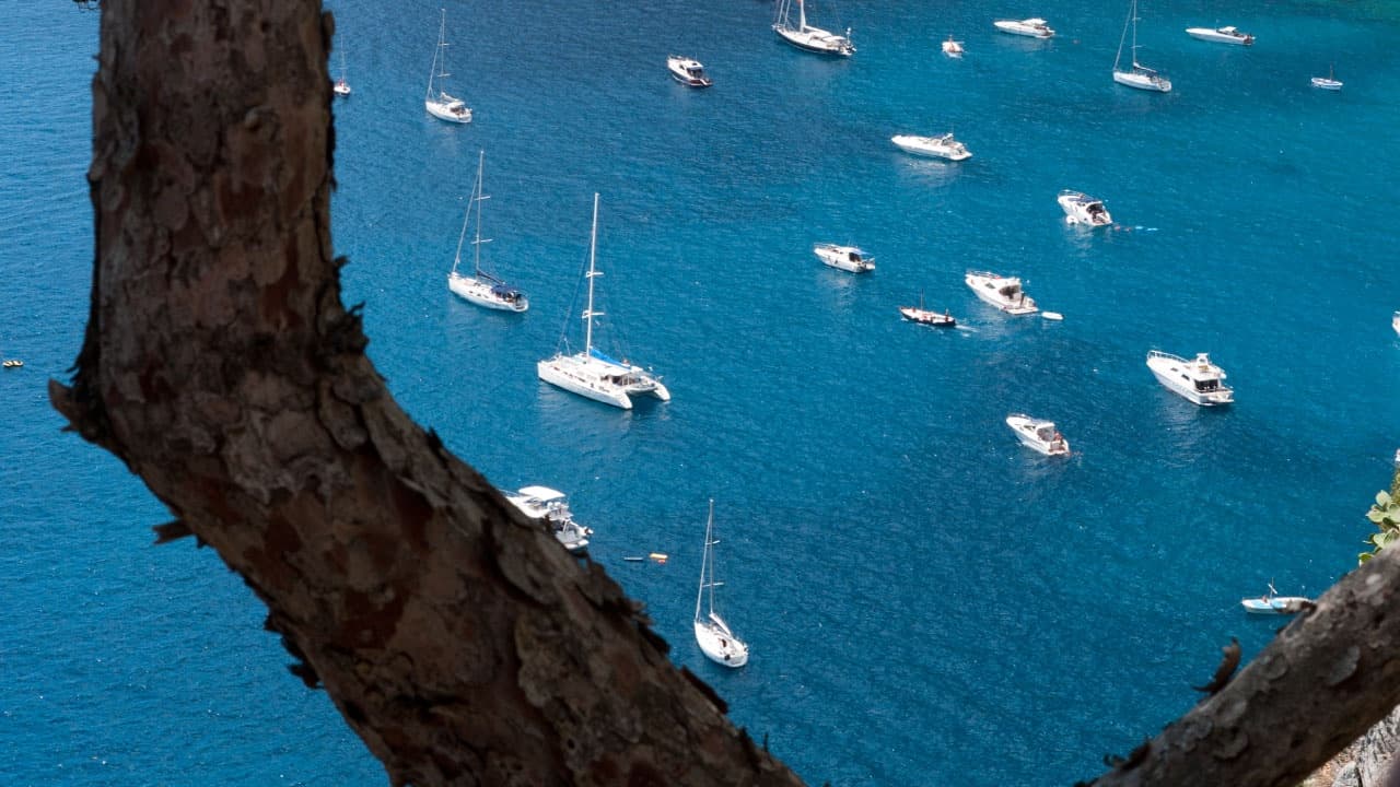Capri Small-Group Boat Tour: Full-Day from Salerno to the Faraglioni