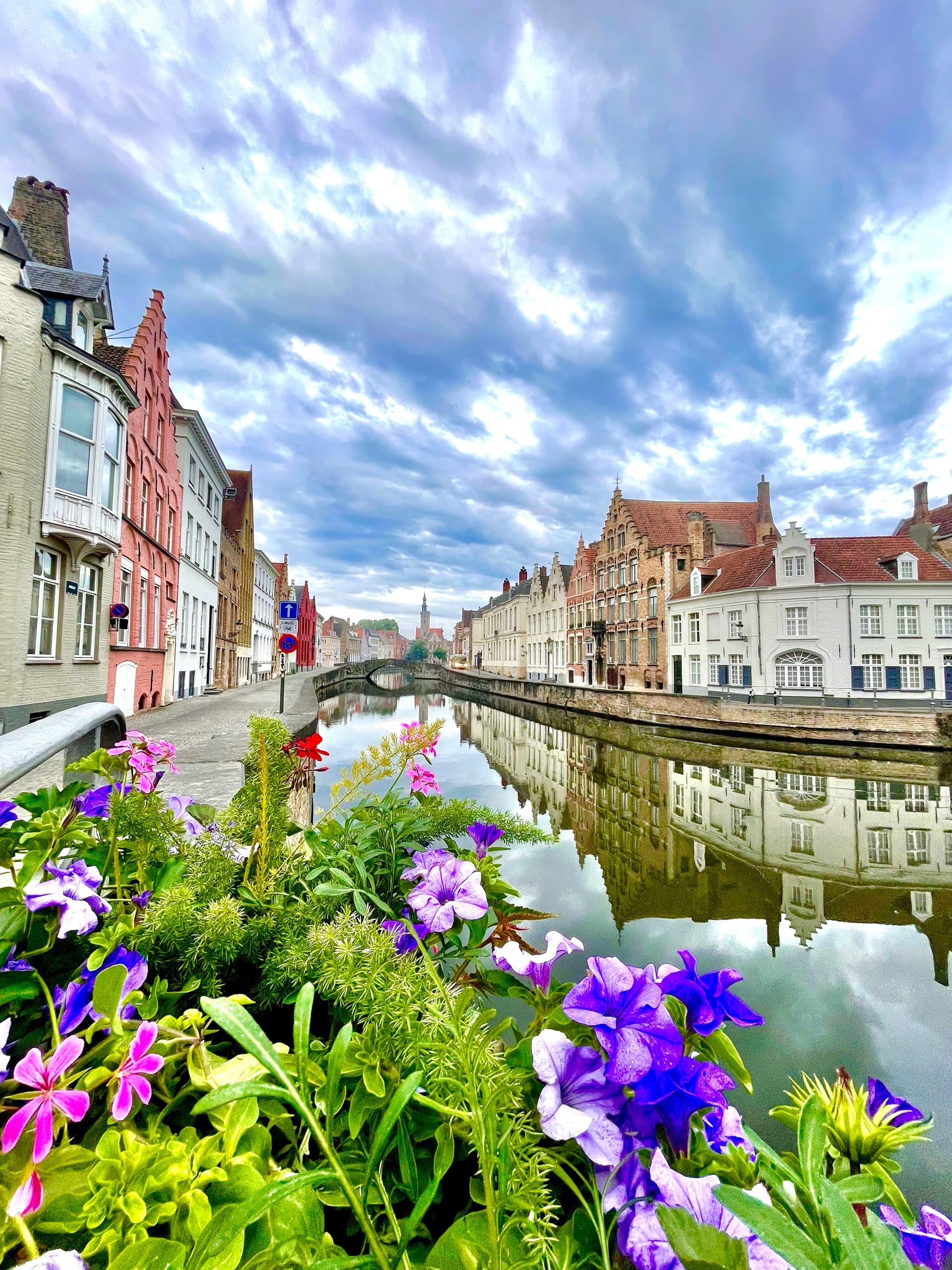 Bruges Walking Tour with Hispano Tours: Discover Belgium's Medieval Charm