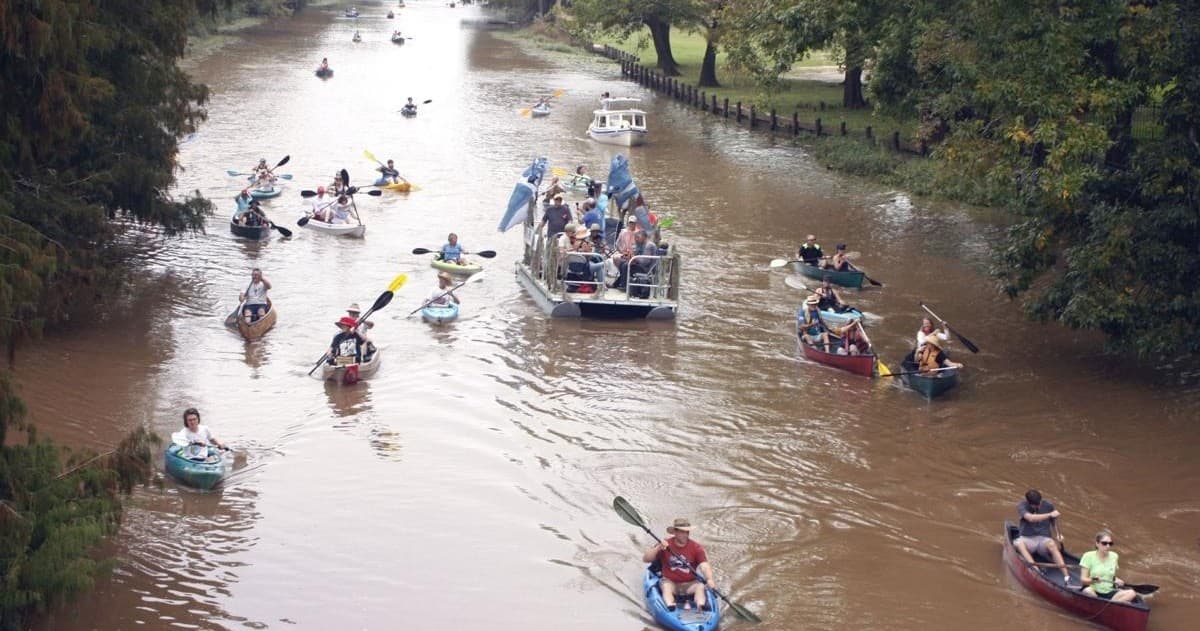 Kayaking & Paddleboarding on Bayou Teche, Louisiana