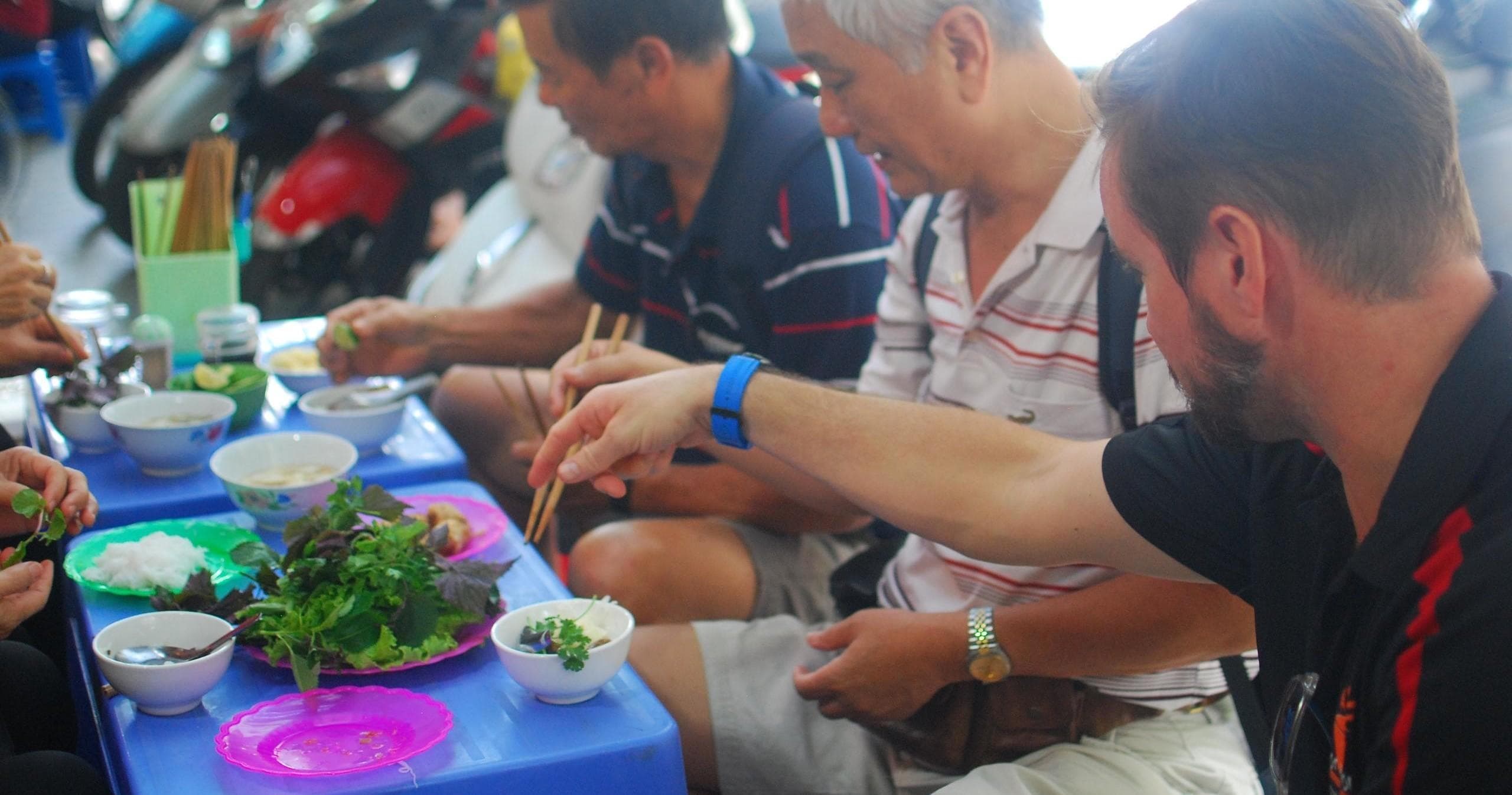 Street Food Walking Tour with A Taste of Hanoi in Dong Xuan