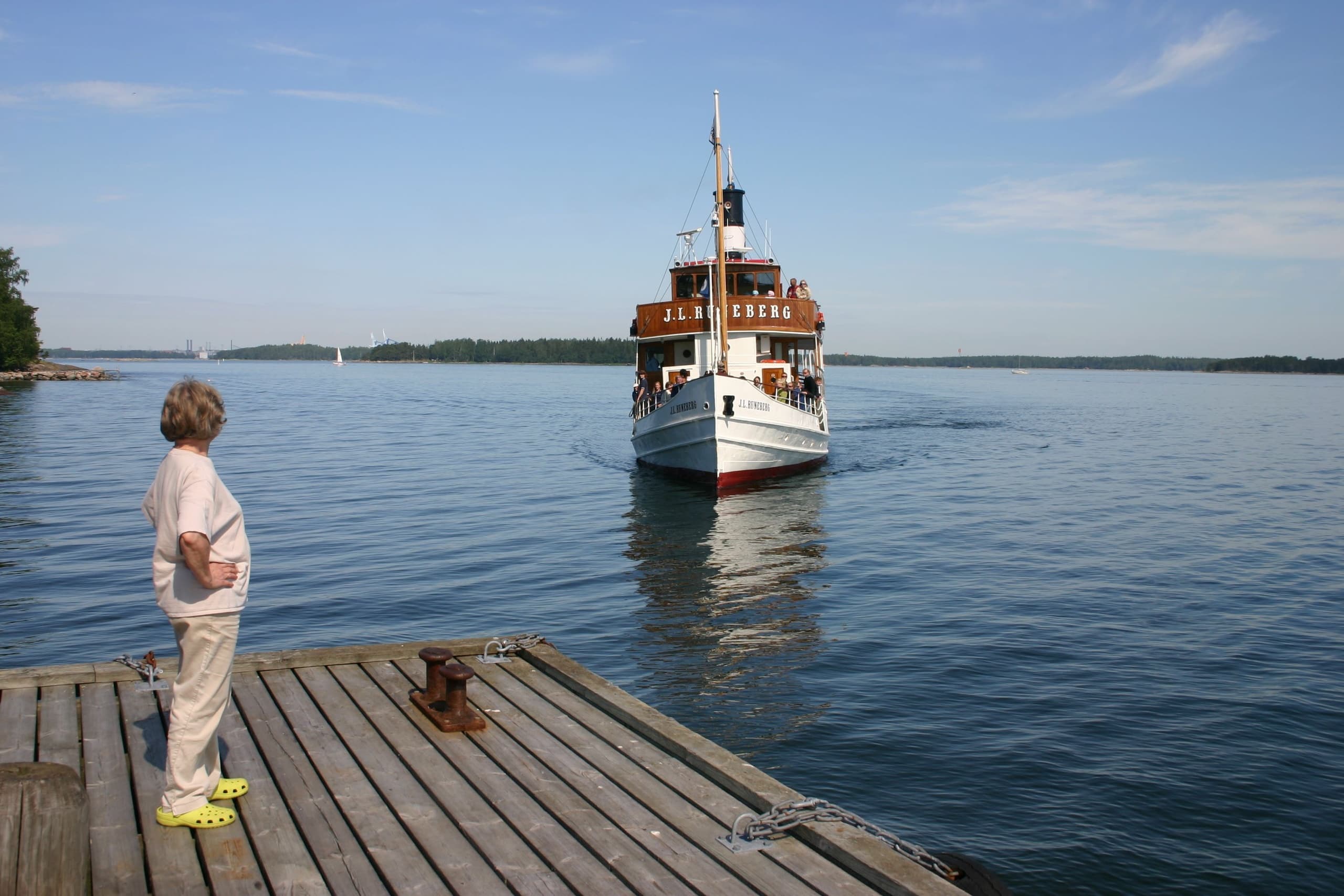 Water Activities: Musta Hevonen's Archipelago Voyage in Helsinki
