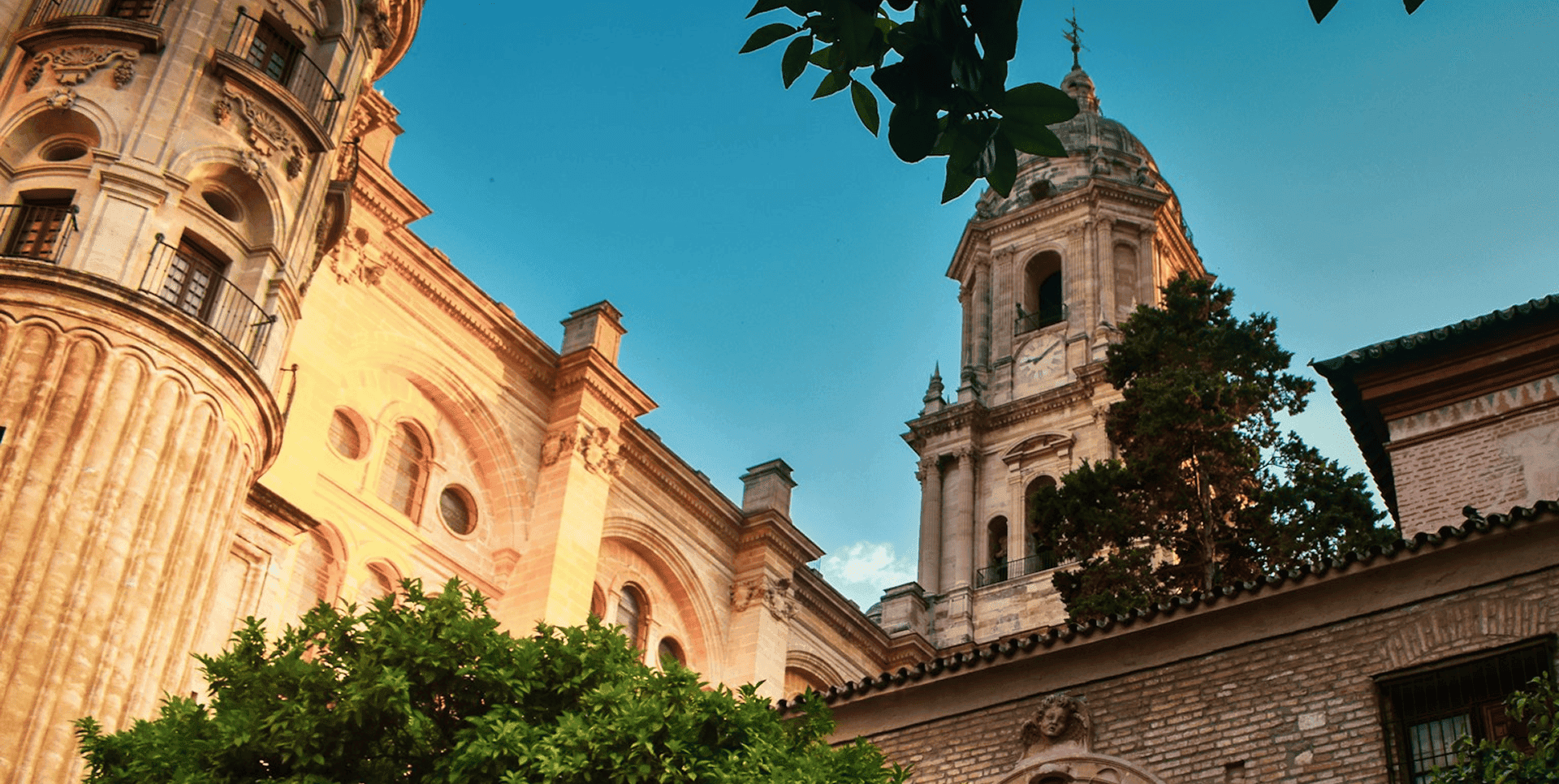 60-Minute Malaga Panorama: Gibralfaro, Pompidou & Malagueta in One Scenic Tour