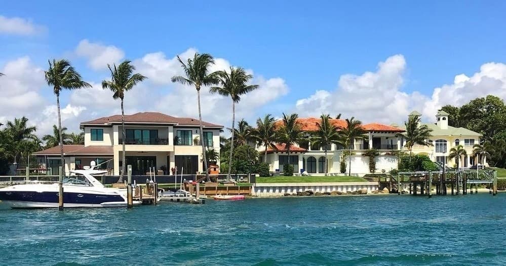 Coastal waterfront mansions and boat, Biscayne Bay sightseeing cruise
