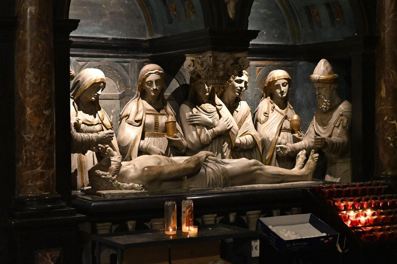 Explore Brussels Cathedral: 1-Hour Guided Tour of Cathédrale Saints-Michel-et-Gudule photo 4
