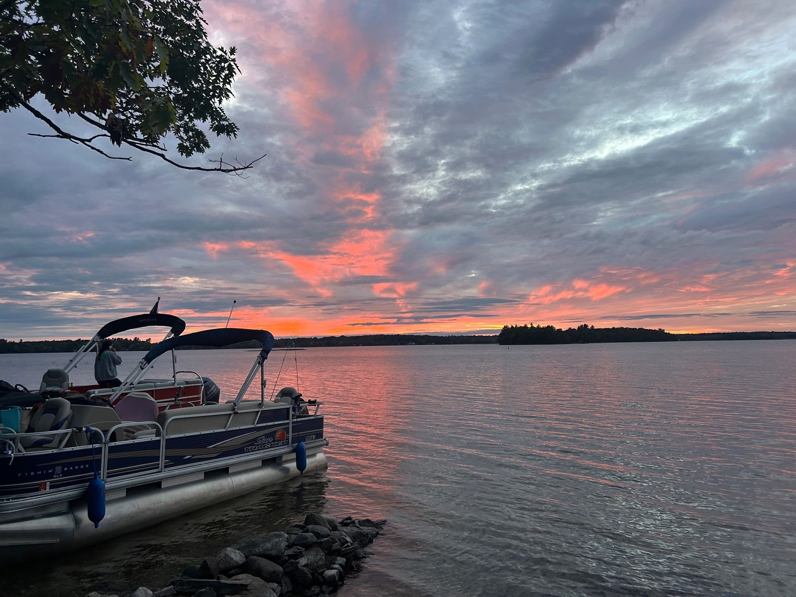 Pushaw Lake Pontoon Rental: 18' Pontoon Boat Delivered to Your Dock