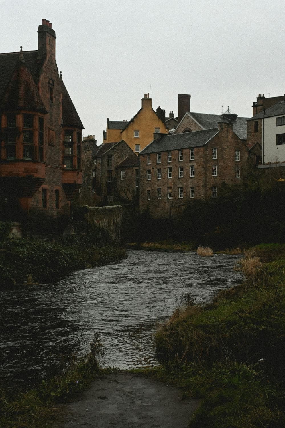 Historical & Haunted Edinburgh Tour by Kilt & Licorne