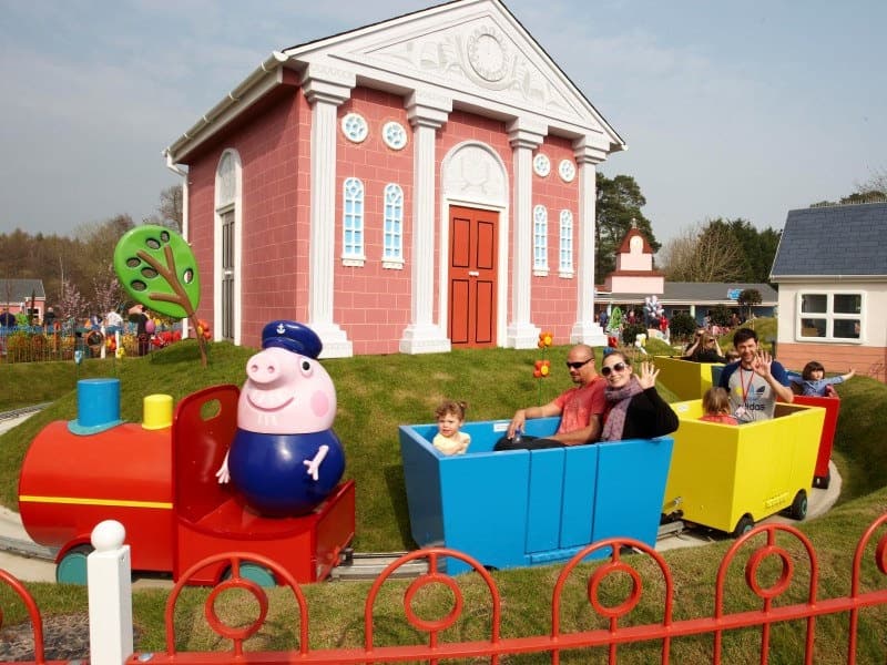 Family-Friendly Transfers to Paultons Park from London