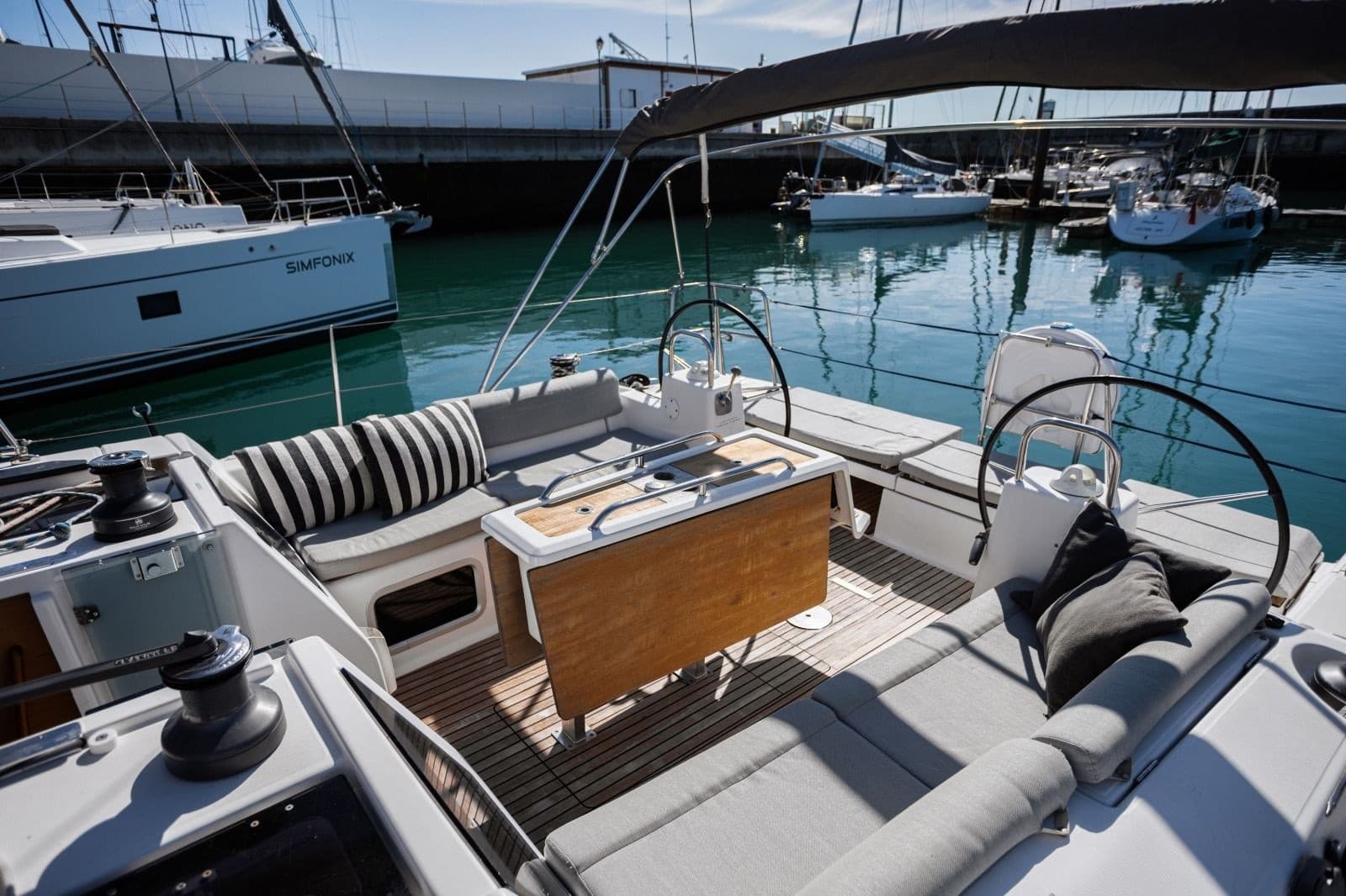 Dufour Private Charter in Cascais: Four-Cabin Boat with Wi‑Fi and Menus photo 3
