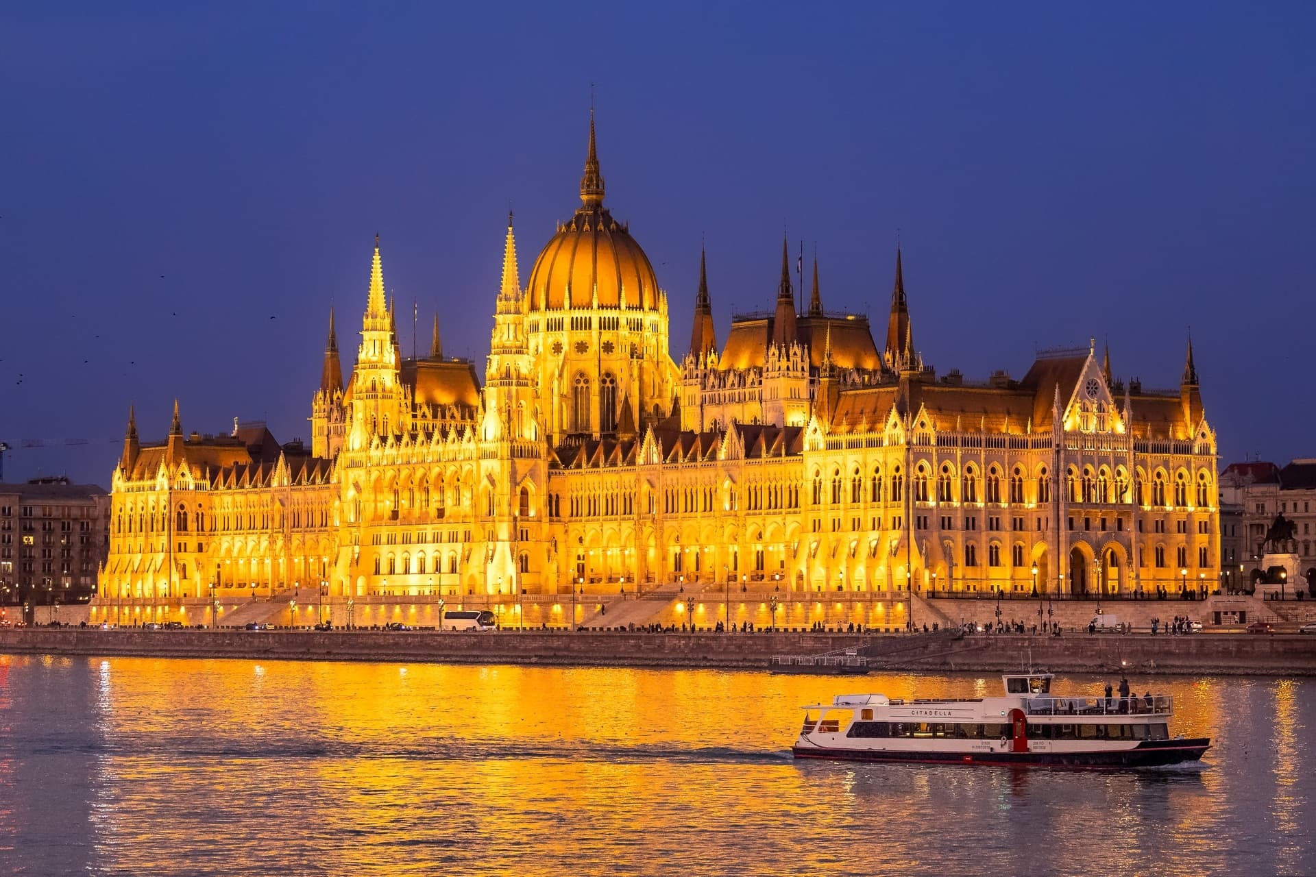 Budapest New Year's Eve Danube Cruise — Unlimited Prosecco & Fireworks photo 2