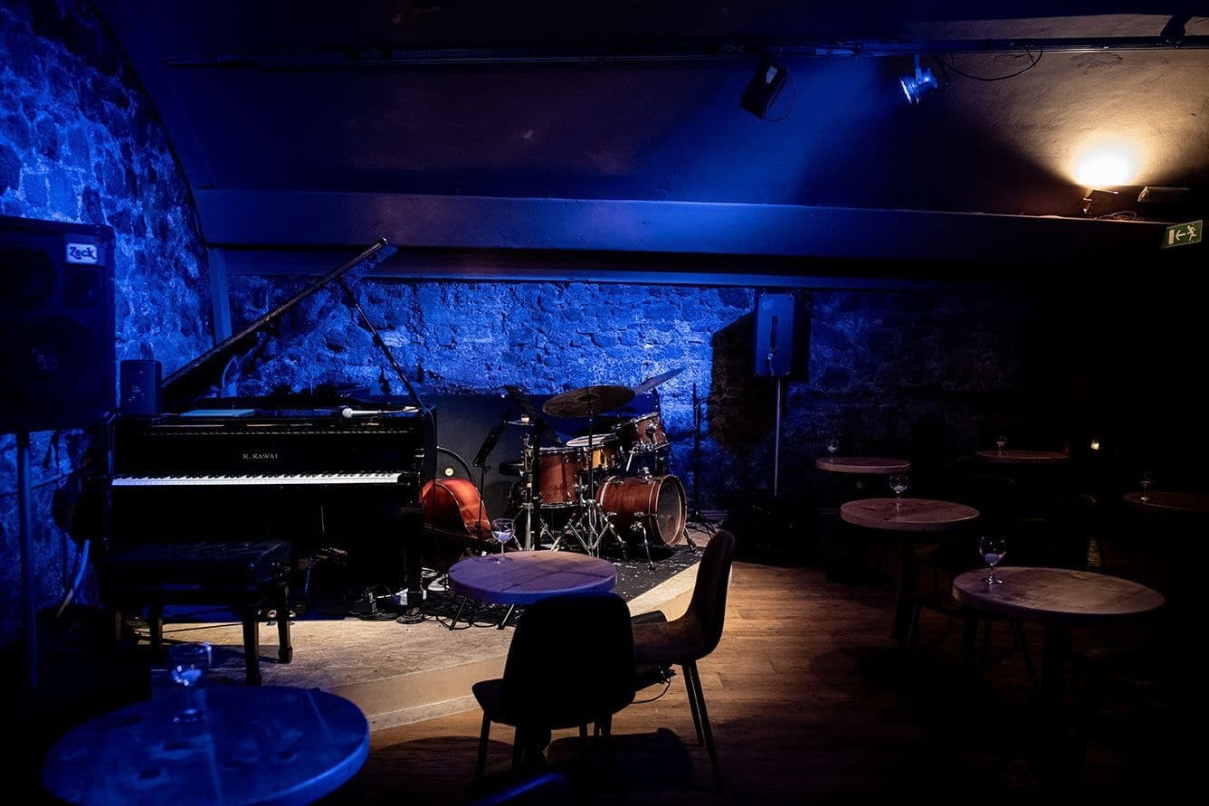 Aperitivo and Jazz in the Eternal City: Evening Stroll Through Rome’s Illuminated Monuments