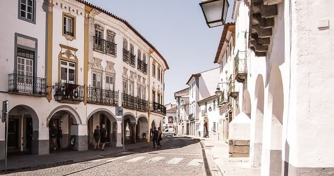 Alentejo Private Tour: Évora & Monsaraz with Top Ten Tours