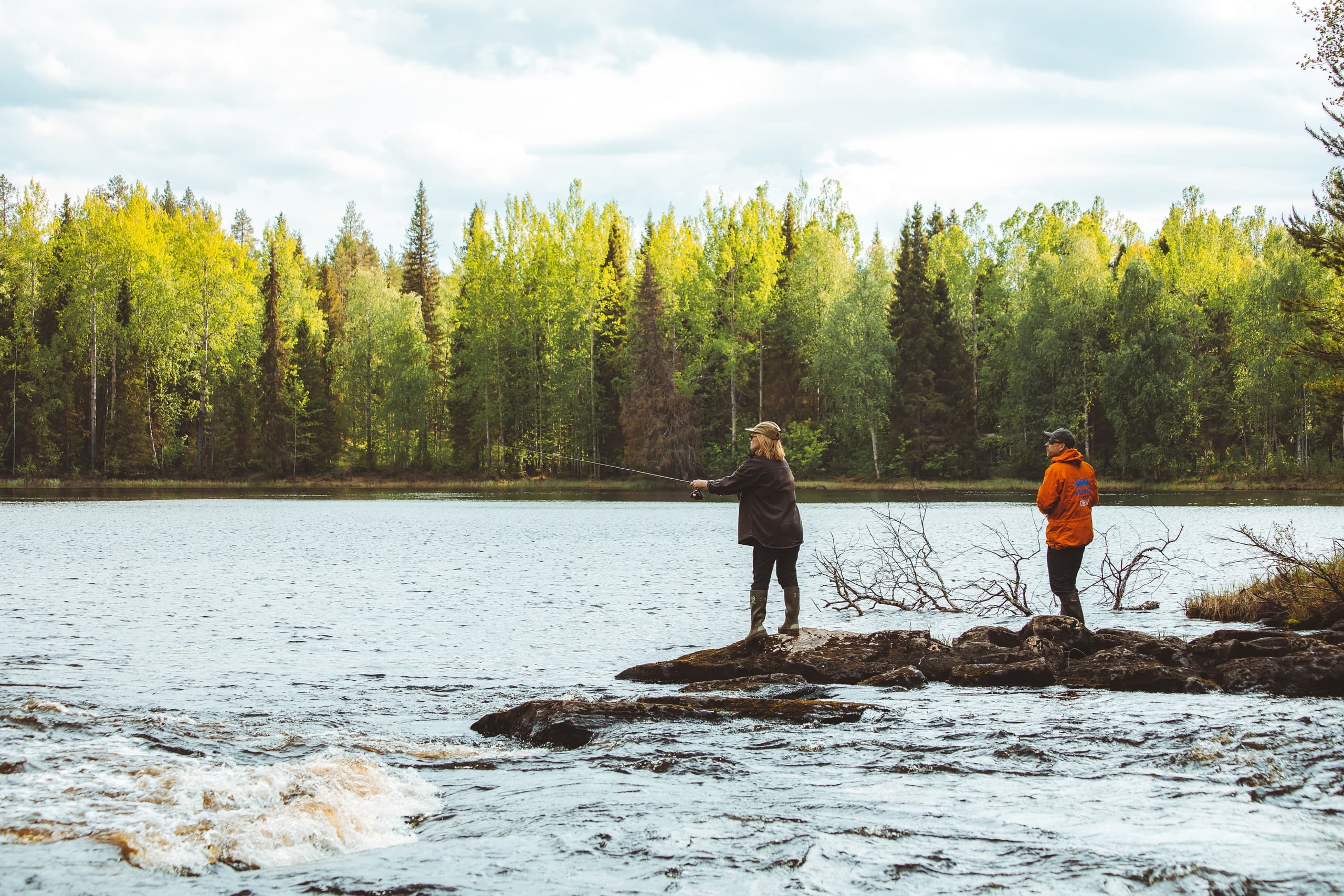 Apukka Fishing Tour: Family Fishing at Lake Olkka, Finland
