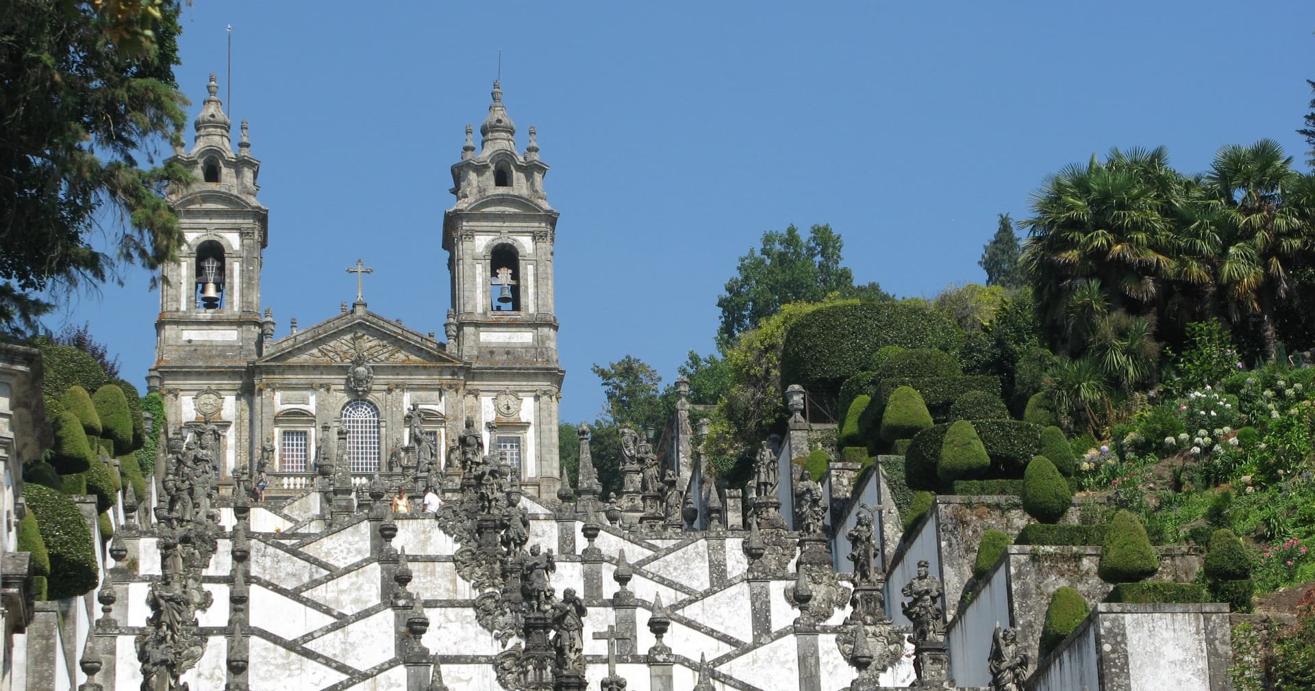 Historical Land Adventure: Braga & Guimarães Day Trip from Porto