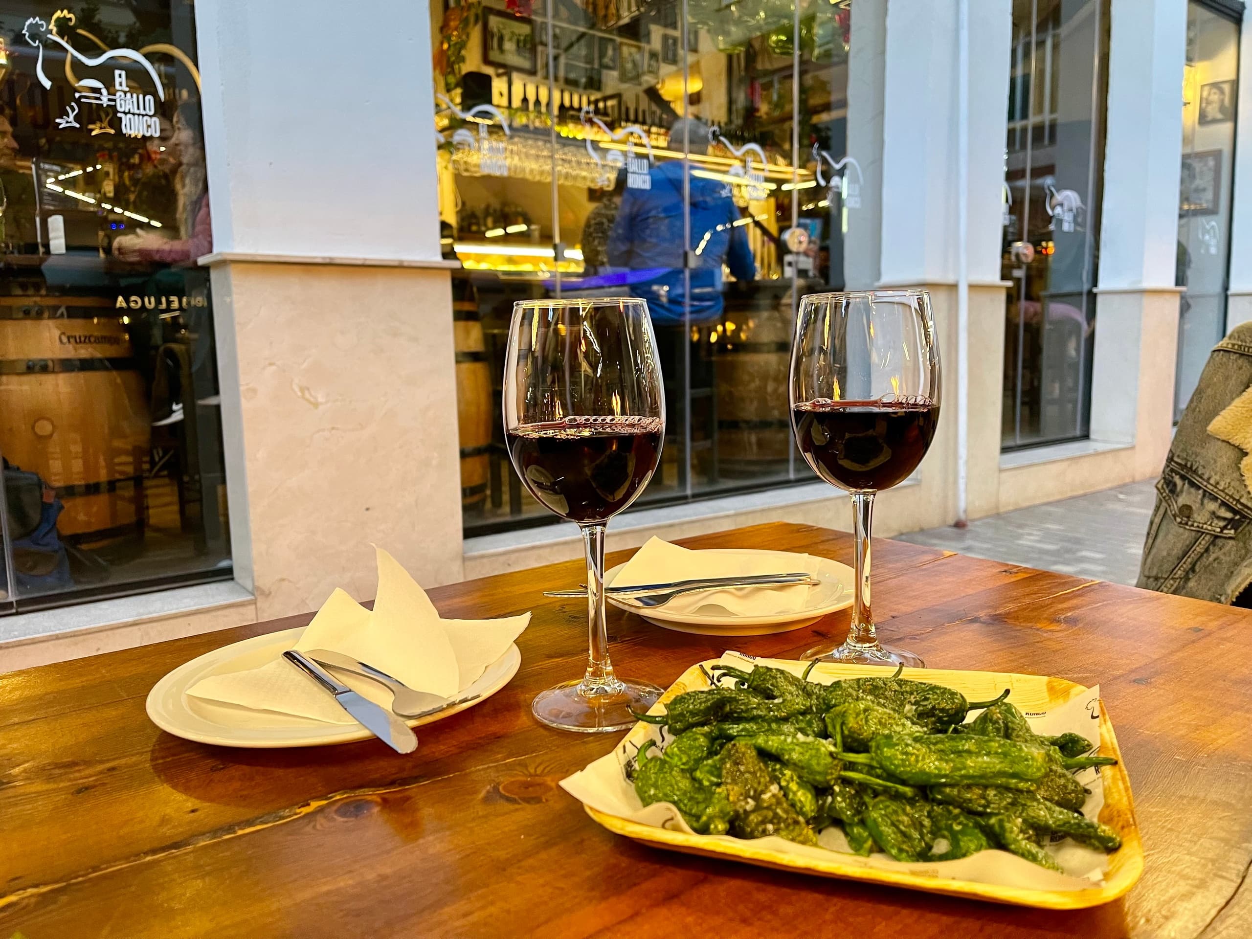 Málaga Wine and Tapas Tour: Small-Group Historic Food Walk in Centro