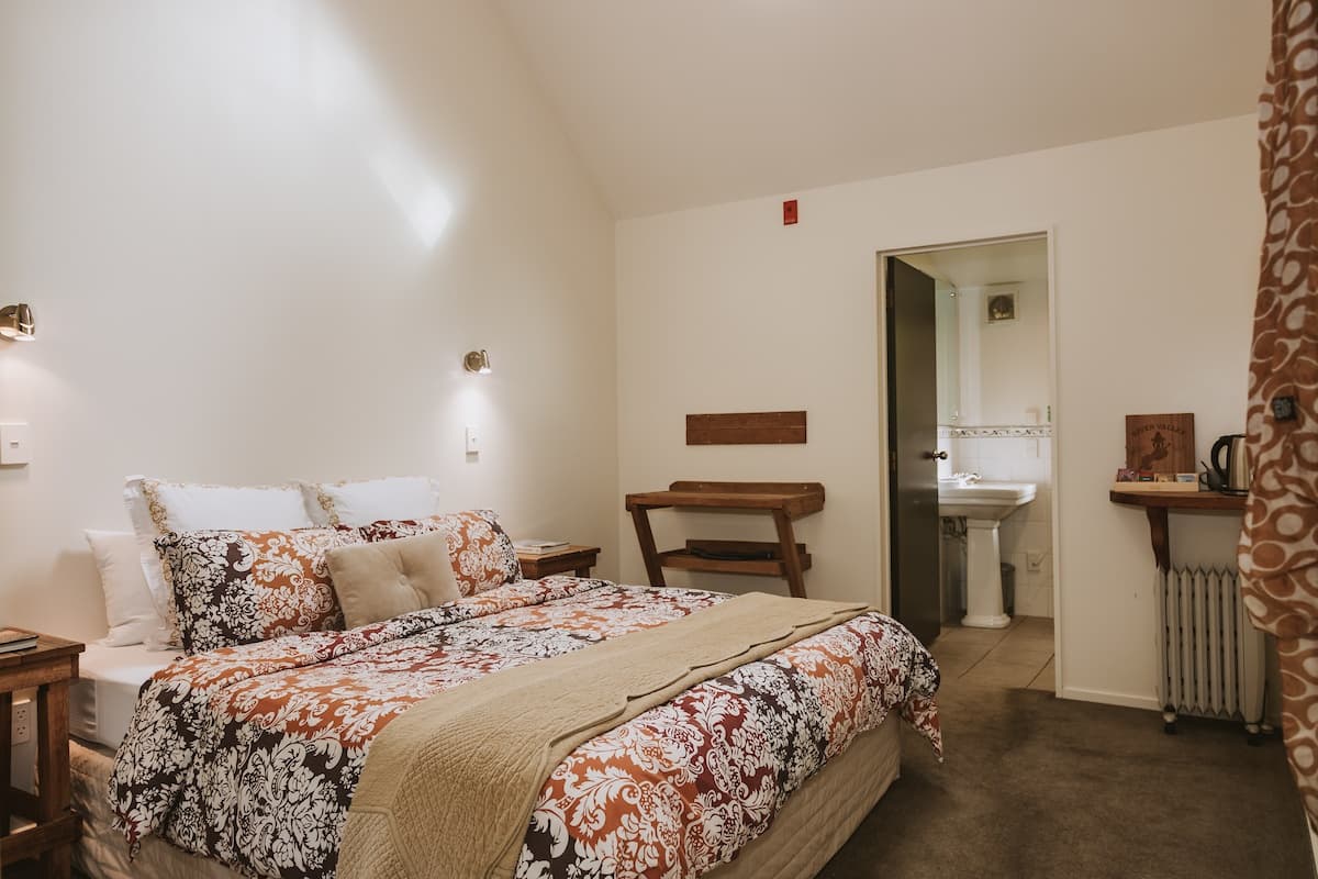 Riverside Guest Rooms: Comfort & Calm with River Valley Ventures