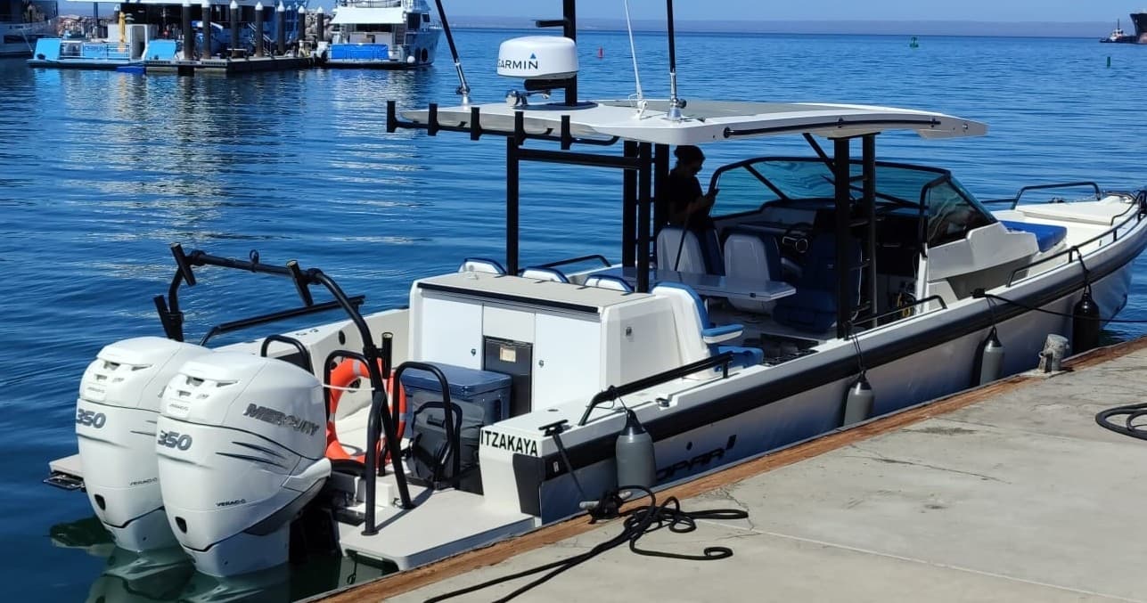 Axopar 37´ BL Private Charter Adventure in La Paz
