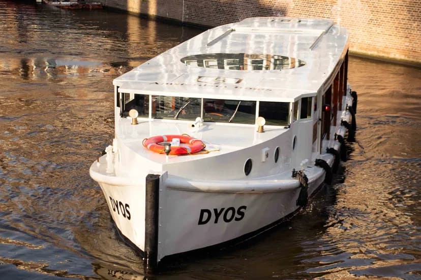 Luxury Canal Cruise: 60-Minute Amsterdam Canal Tour from Central Station