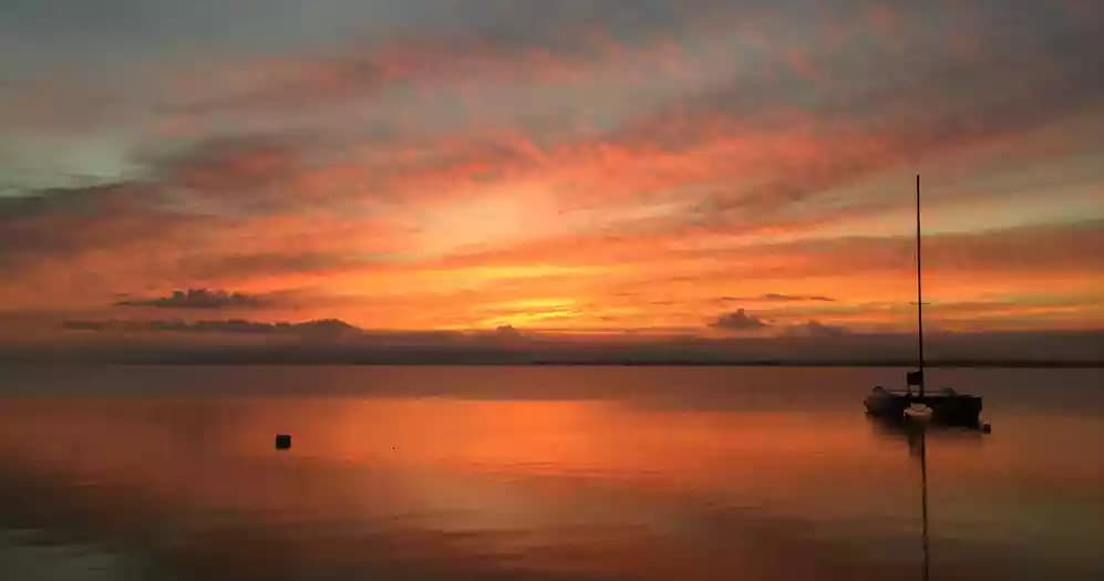 Sunrise Sailing at Bacalar with Veleando Ando
