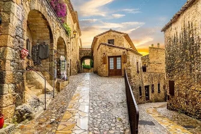 Empordà Wine & Girona: Private 2-Day Tour from Barcelona