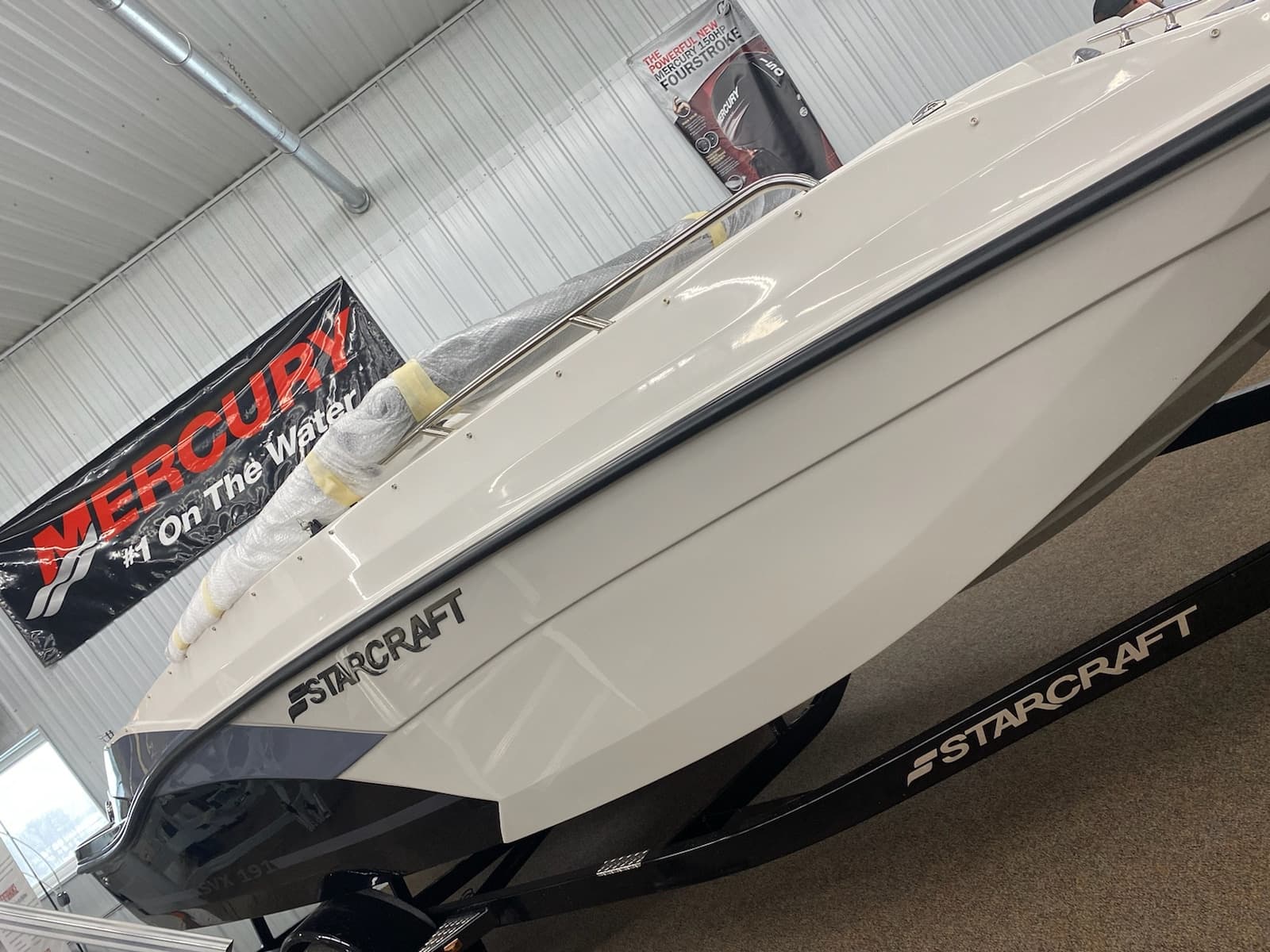 Relaxing Starcraft 2000 Deck Boat Rental in Walker, MN