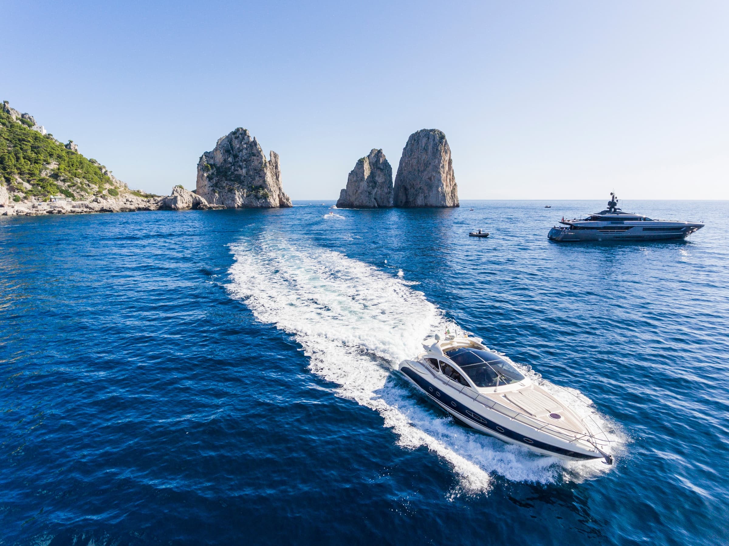 Luxury Boat Charter in Capri with Azimut Atlantis 55