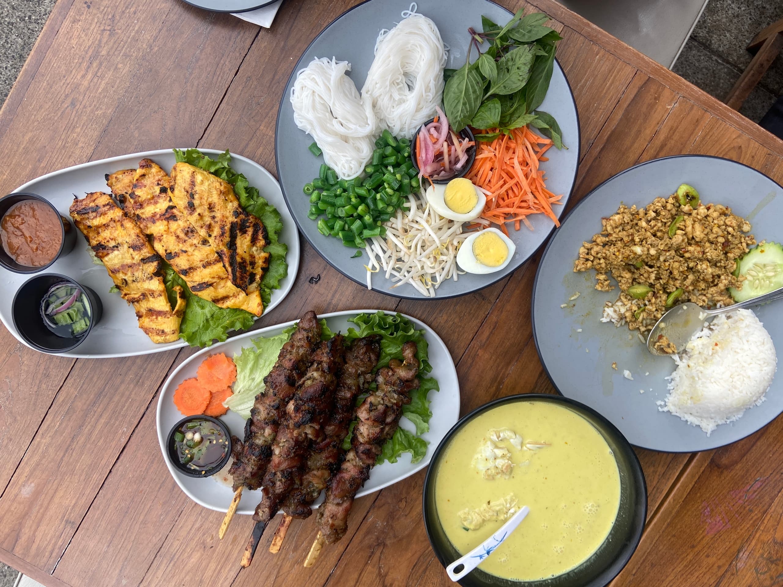 Taste and Tales: A 3-Hour Hollywood Food Tour of Theaters, Studios, and Street Eats