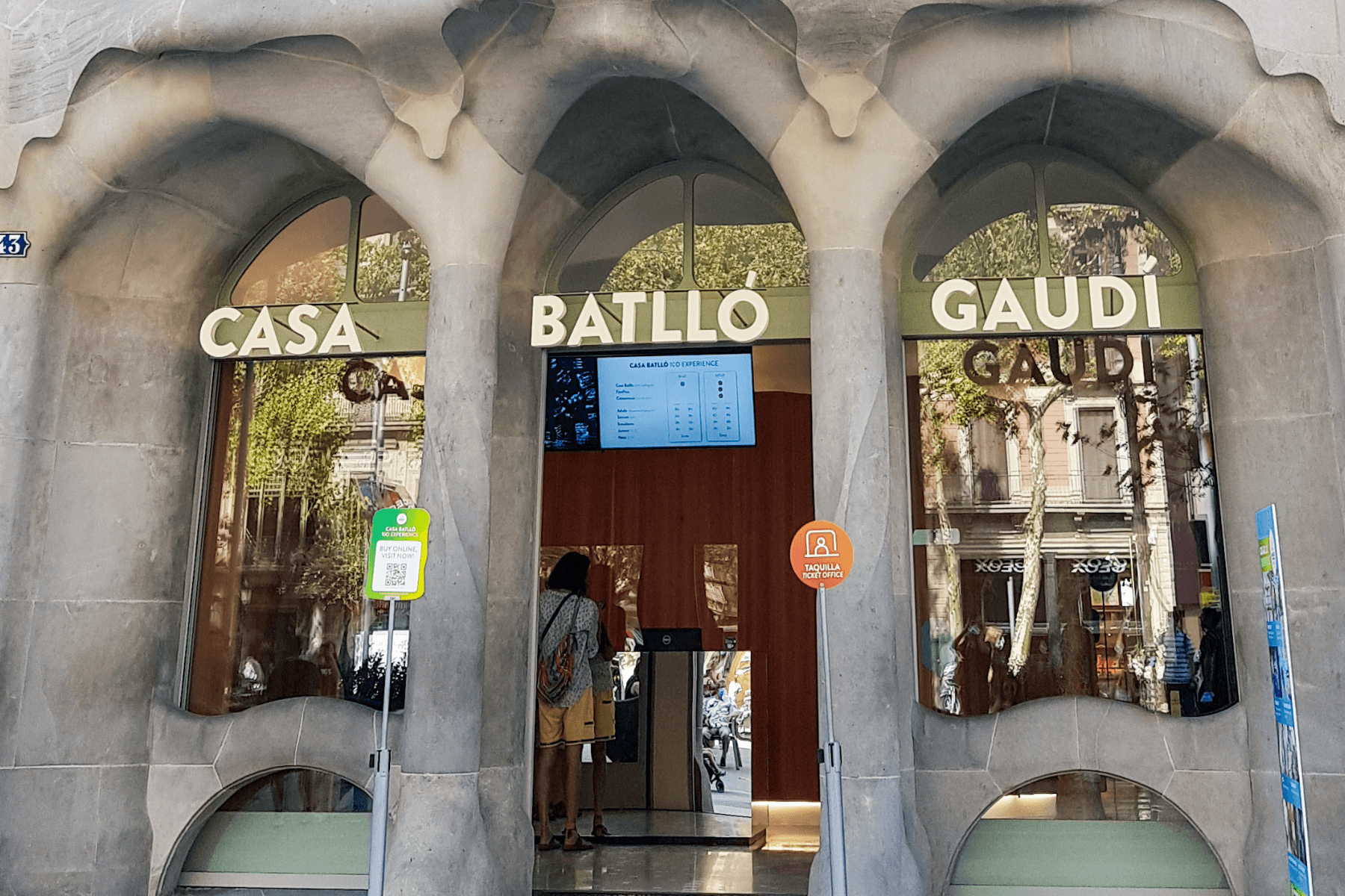 Inside Gaudí's Casa Batlló: Private Guided Tour on Passeig de Gràcia