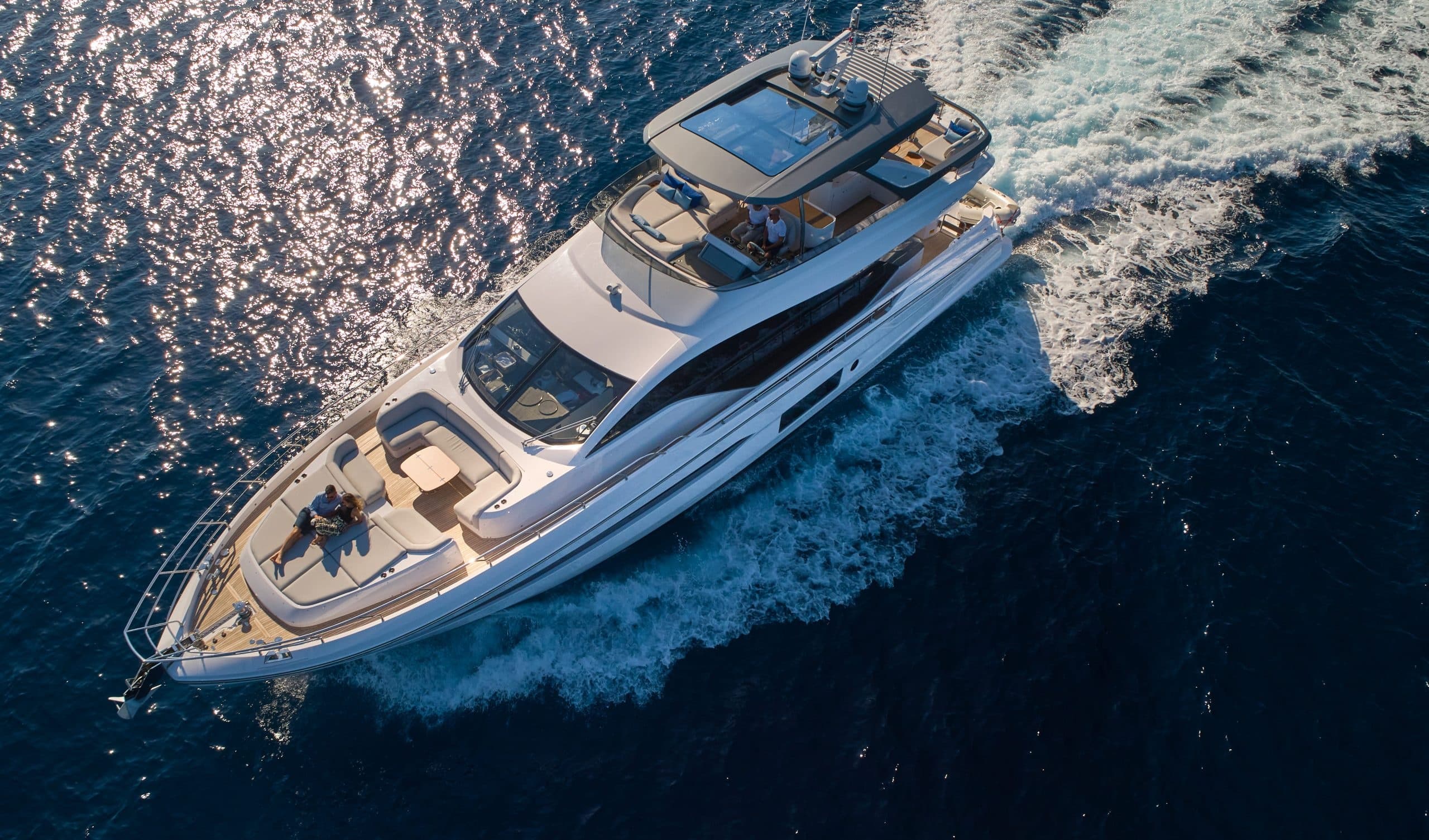 Luxury Yacht Charter with Azimut 78 in Naples