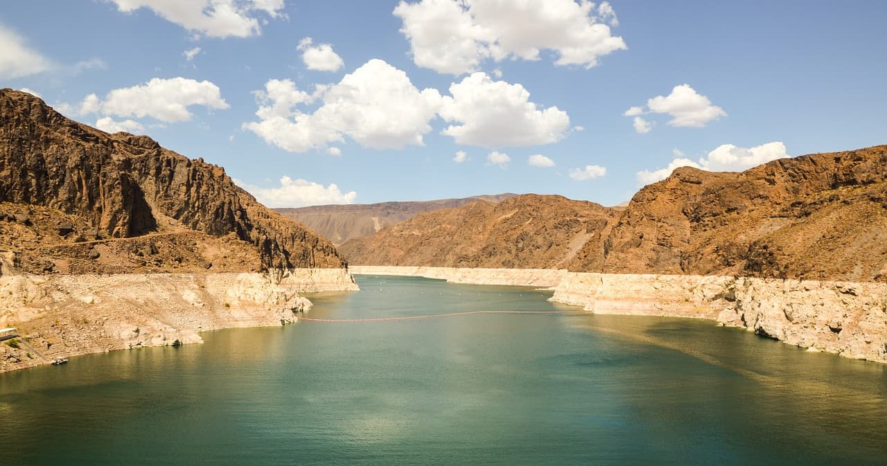 Explore Mojave Desert: Hoover Dam & Lake Mead Tour