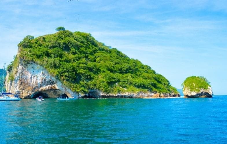 Beach Boy Los Arcos, Animas and Quimixto | Guided Tour in Puerto Vallarta | Boat Tour, Attraction, Snorkel, Water Activities