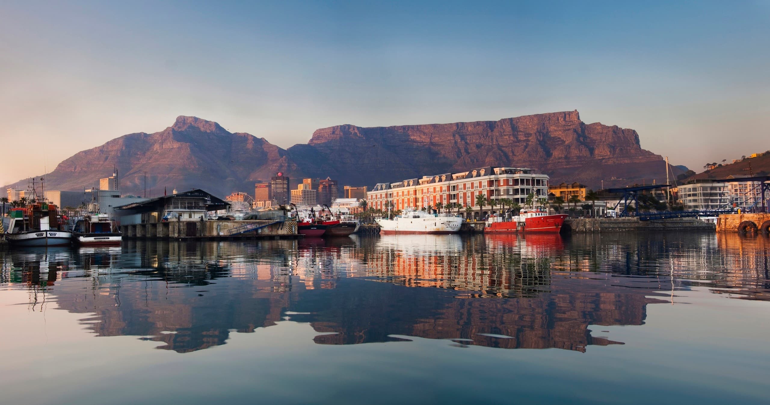 Private Cape Peninsula Tour: Table Mountain, Cape Point & Penguins in a Luxury Day Trip