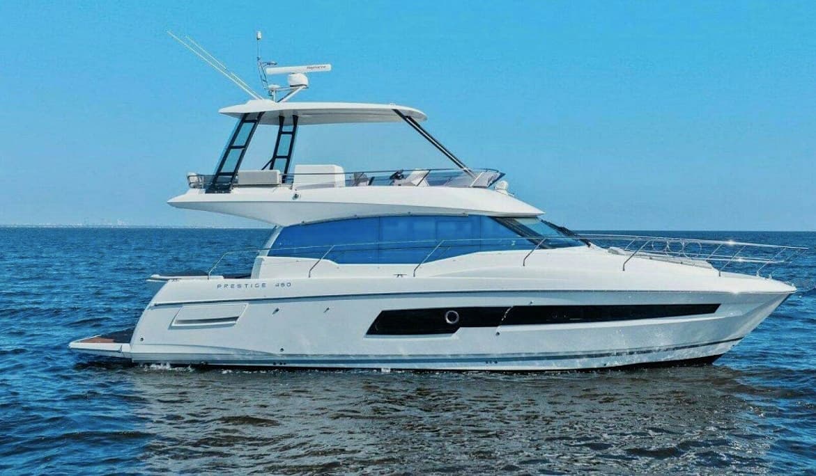 Luxury Yacht Charter with Miami Boat Experts